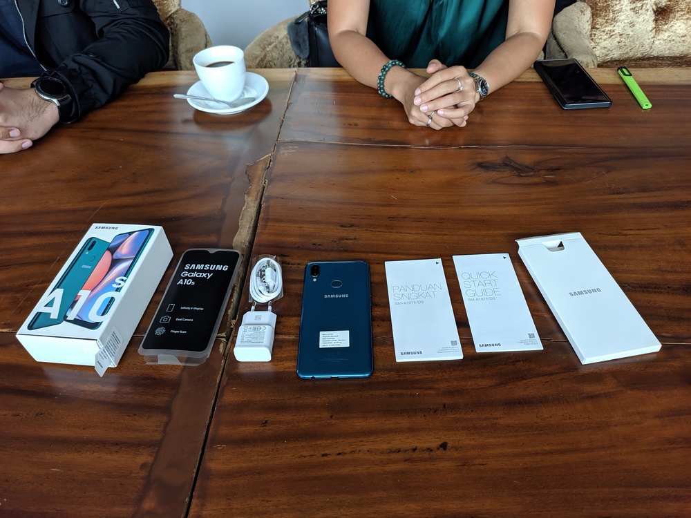 Samsung Galaxy A10s Unboxing - Extra
