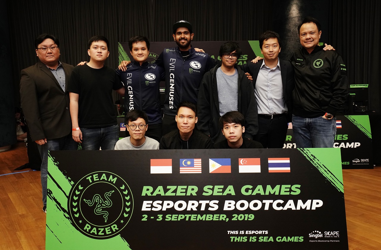 Tim esports nasional Singapura saat bootcamp| Sumber: Razer
