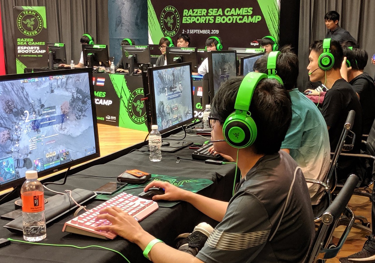 Team Singapore (foreground) training against Team Thailand in the recent Razer SEA Games Esports Bootcamp, held in Singapore from 2-3 Sep 2019 for SEO