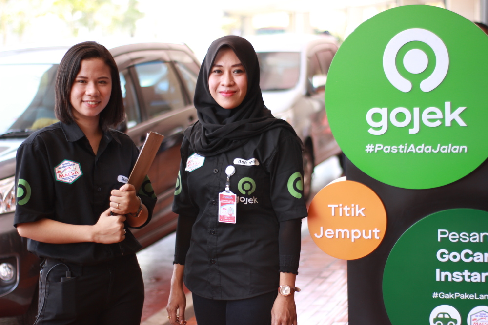 Petugas GoCar Instan di Bandara Soekarno Hatta / Gojek