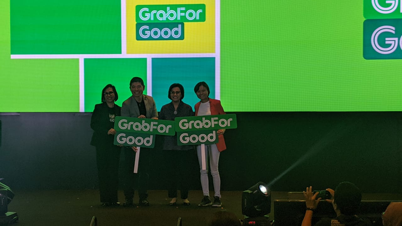 Managing Director Grab Indonesia Neneng Goenadi, Founder & CEO Grab Anthony Tan, Menteri Keuangan RI Sri Mulyani, dan co-Founder Grab Hooi Ling Tan tampil bersama mengumukan program Grab for Good di Jakarta