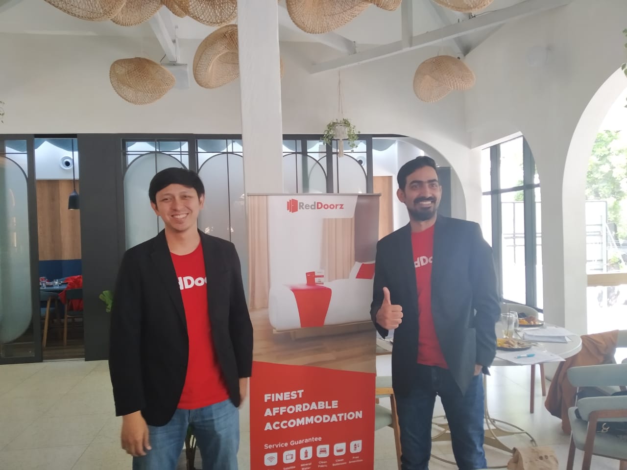 Sandy Maulana dan Mohit Gandas dari RedDoorz Indonesia / DailySocial