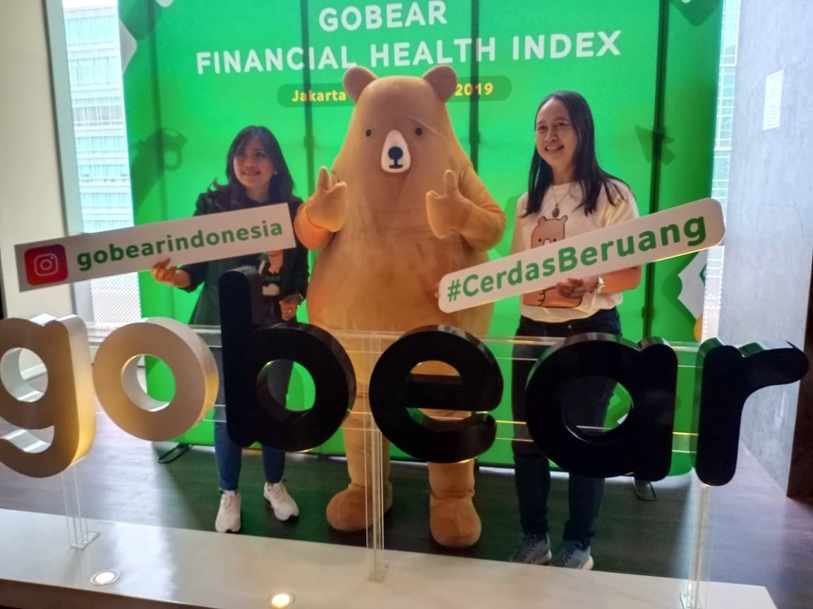 (Kiri) Country Director GoBear Indonesia Tris Rasika / DailySocial