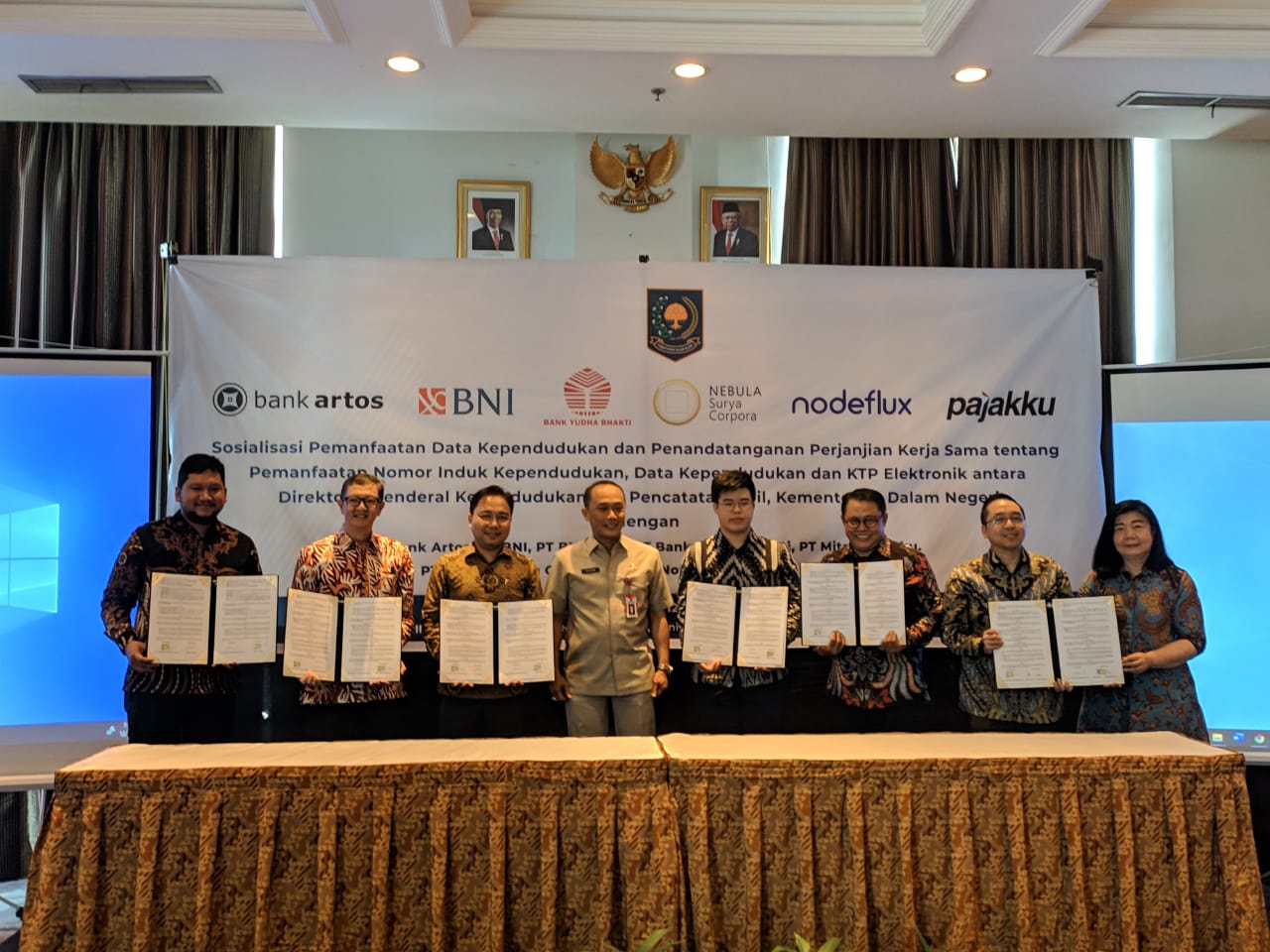 Penandatanganan kerja sama antara Ditjen Dukcapil dengan tujuh perusahaan seperti Nodeflux, BNI, dan Bank Artos