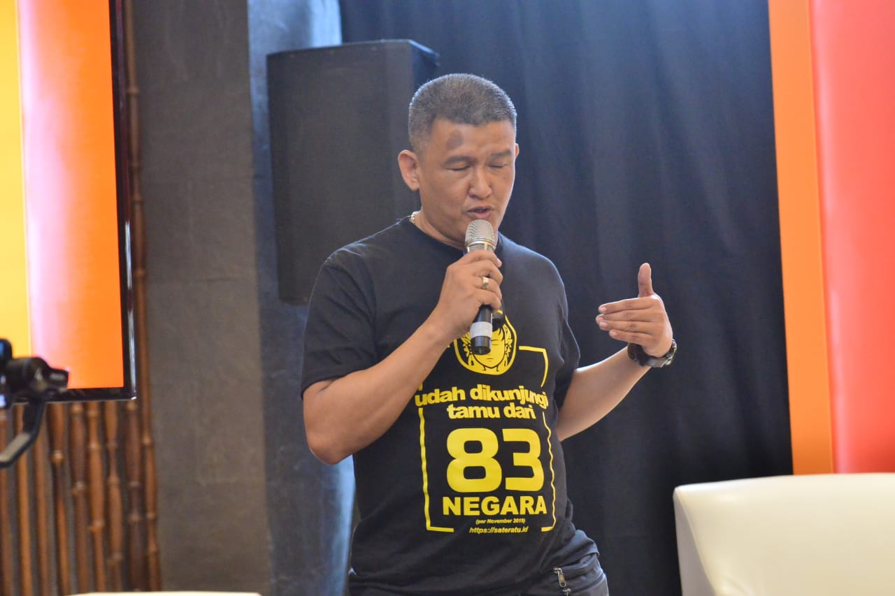 Pemilik kedai Sate Ratu, Fabian Budi Seputro / Sate Ratu