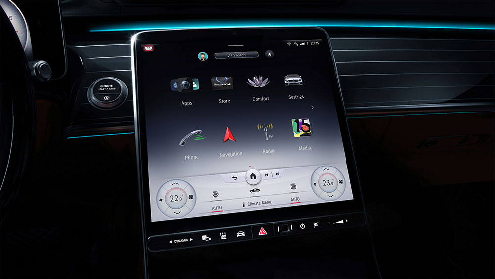 Touchscreen OLED 12,8 inci pada tengah dashboard S-Class generasi terbaru / Mercedes-Benz for SEO