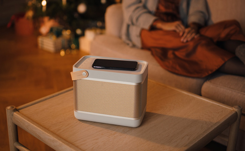 B&O Kembali Luncurkan Speaker Bluetooth Berwujud Kotak Makan Siang, Kali Ini Dengan Wireless Charging