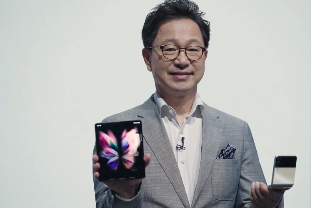 Yoonsoo Kim, President Samsung Electronics Indonesia, memperkenalkan Galaxy Z Fold3 dan Z Flip3 / Samsung for SEO